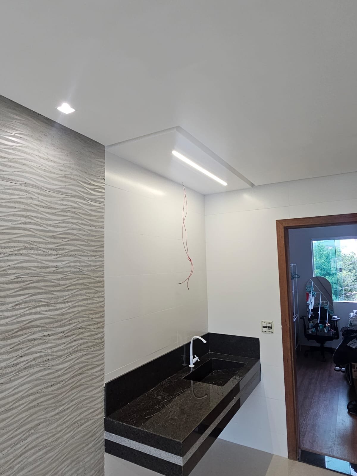 Rebaixamento de teto e sanca com iluminação